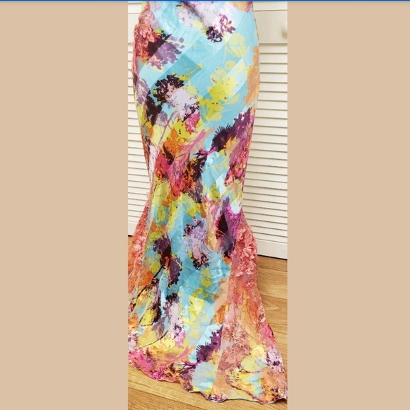 {Guillarmé Paris} 100% Silk Halter Gown.Lace/Beads - Picture 6 of 8